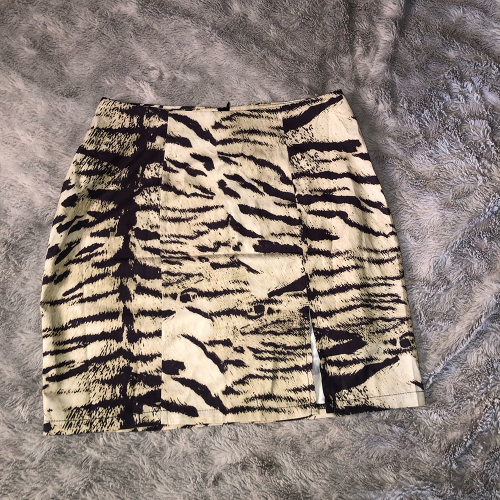SHEIN Black and Pastel Green Zebra Print Mini Skirt with Side Slit